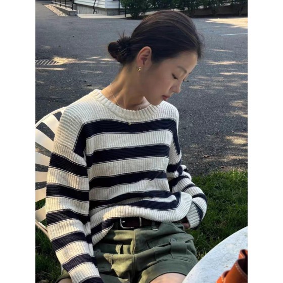 라인 클래식 여성 니트 상의