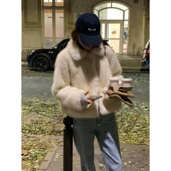 귀여운 화이트 퍼 숏 아우터