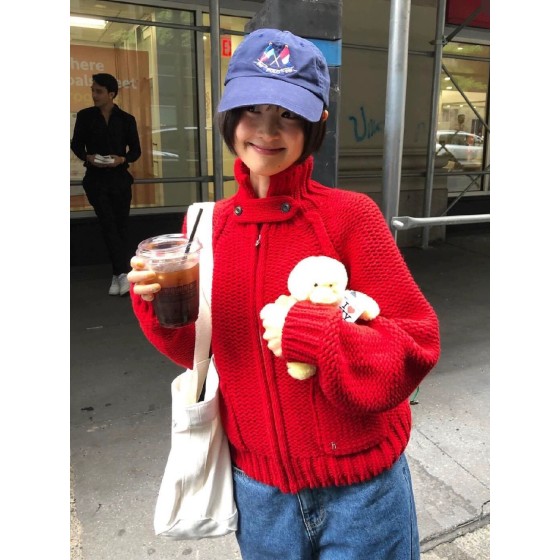 귀여운 레드 하이넥 스웨터